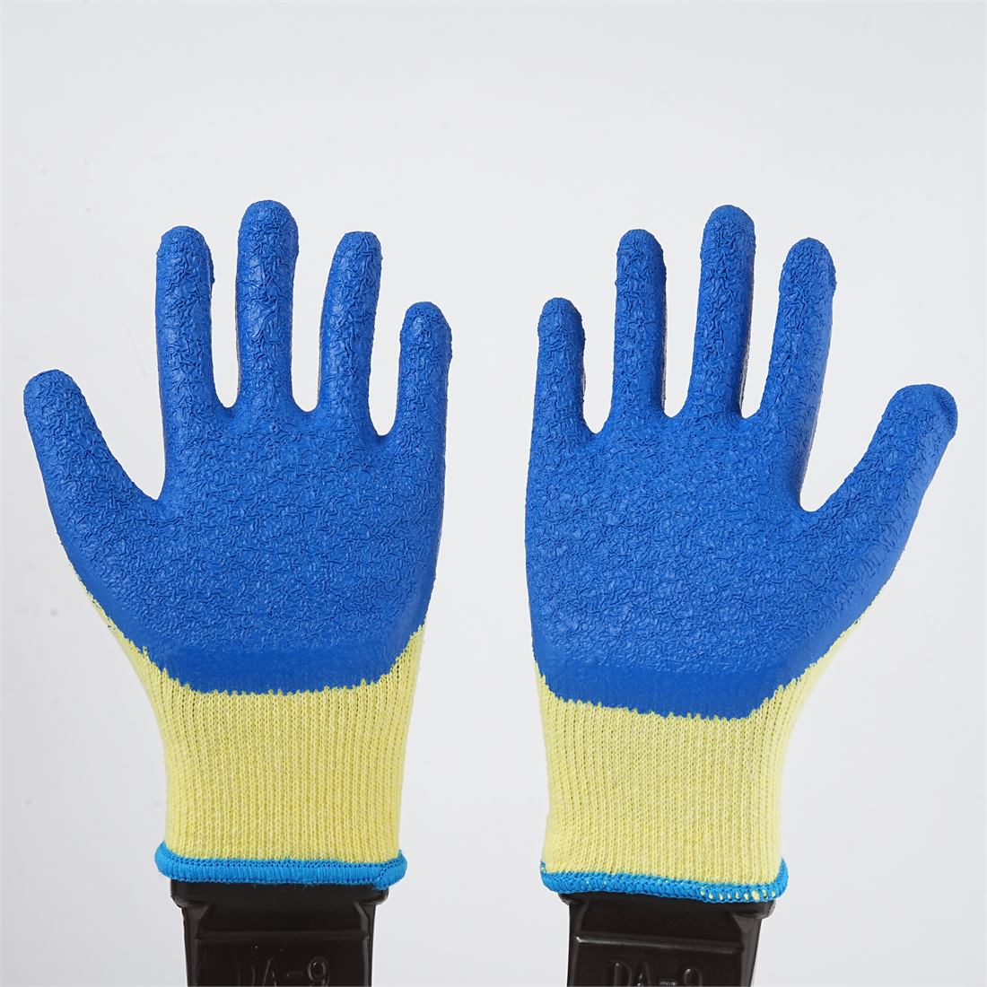 10 Gauge 2-Ply Yarn Crinkle Gloves Main view